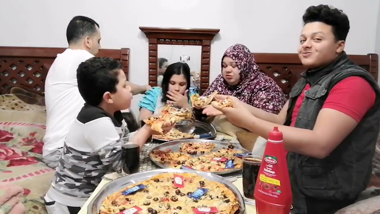 ولا تقولوا لي بيتزا هت ولا بيتزا روما مع مطعم ام جني 😛😛🤗🤗😛