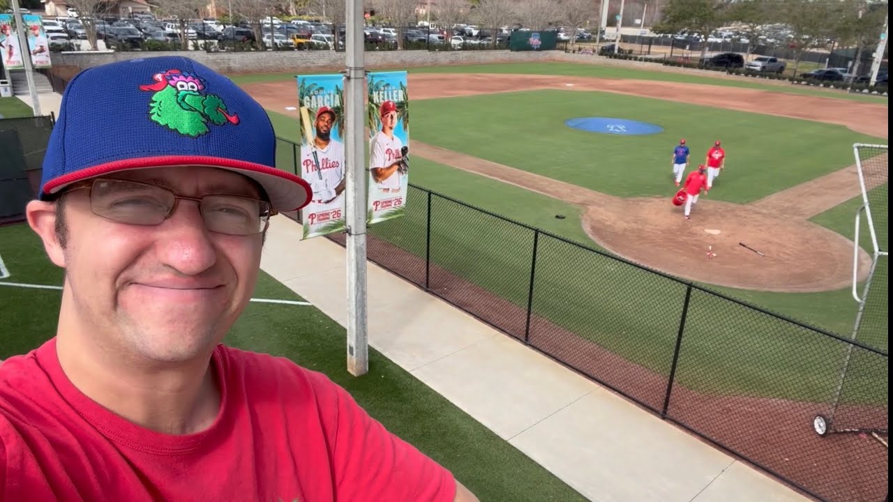 Питчеры и кэтчеры команды «Филадельфия Филлис» прибывают в Клируотер, штат Флорида!