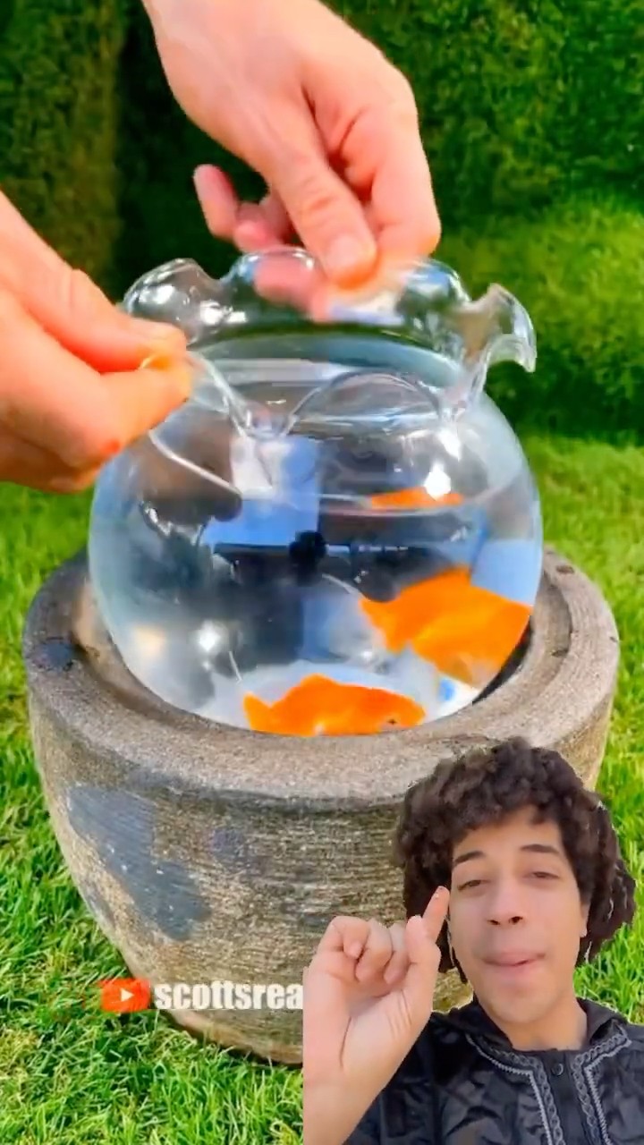 كسره ليه ?