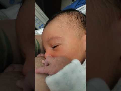 First time breastfeed my new born daughter. | Pookie_Mamma