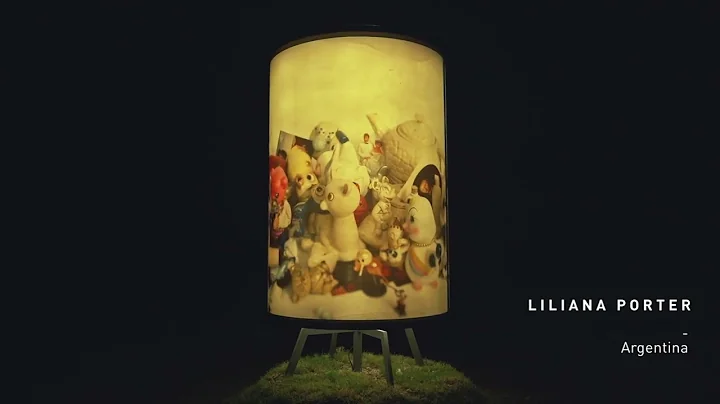 "Please dont Move: The Mirror" Liliana Porter, 2022