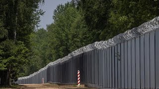 Польша достроила стену от мигрантов