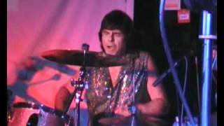 The Glitter Band - ROCK ON! - Great Drum solo from Pete Phipps chords