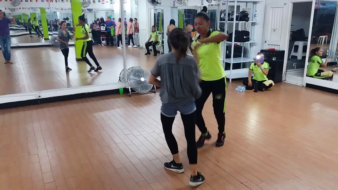 Sabor MANICERO en Cali - Calle 5ta No. 39-71 - Salsa Caleña con la chica alemana Nadia Hyder camera iphone 8 plus apk