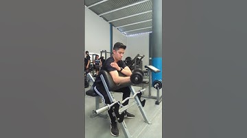 Curl con Mancuerna Prono a 1 Mano en Banco Scott 2