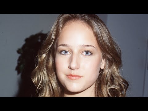 Here's What Really Happened To Leelee Sobieski