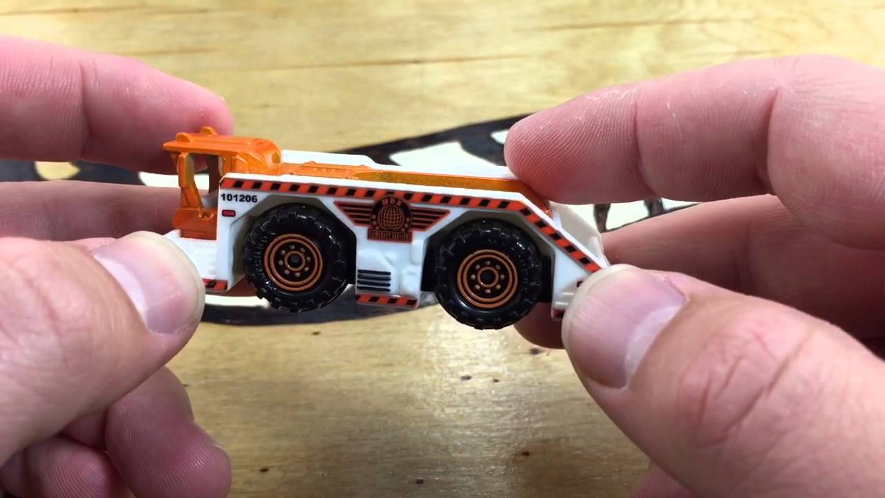 2015 Matchbox Runway Wrangler 60 Second Review! - YouTube