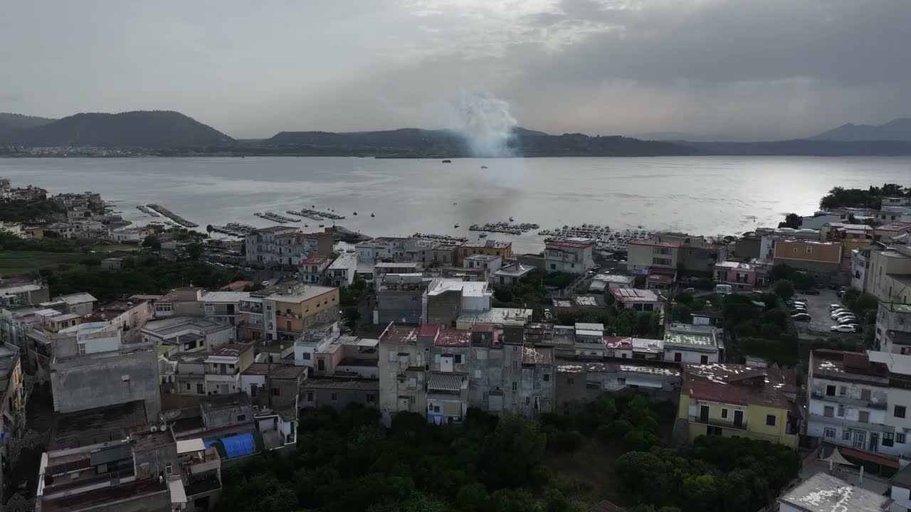 Diana di fuochi pirotecnici in onore sella Santa Patrona di Bacoli S. Anna