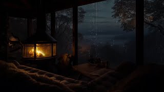 Тихая ночь в дождливый день с уютным камином в домике помогает заснуть и расслабиться