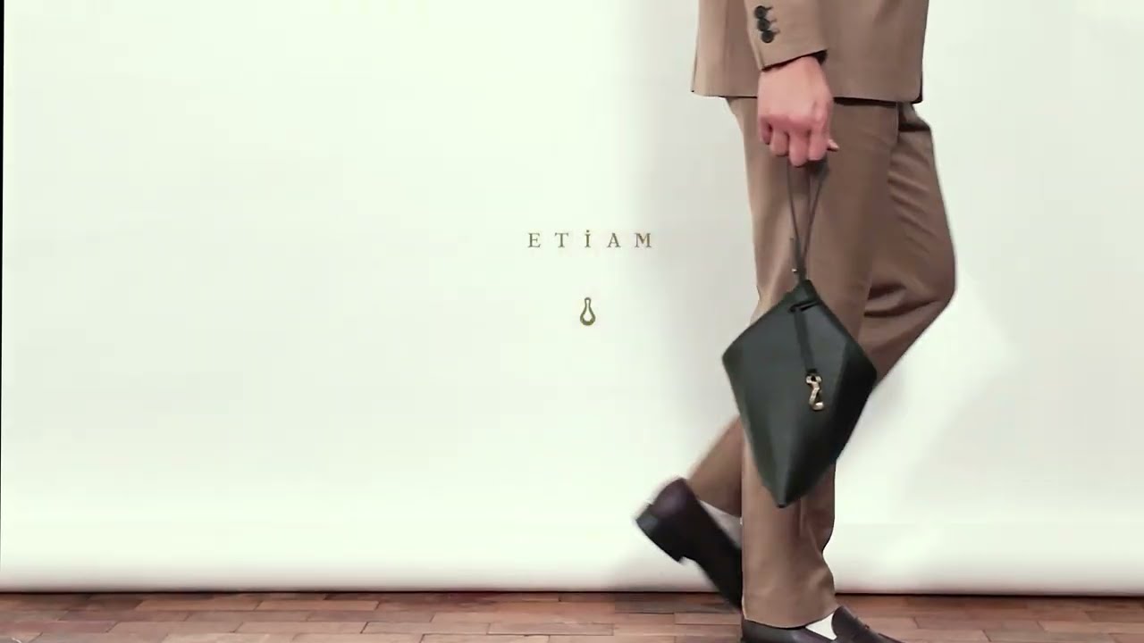 シュリンク トライアングルポーチ《Prism》 - Black - | ETiAM