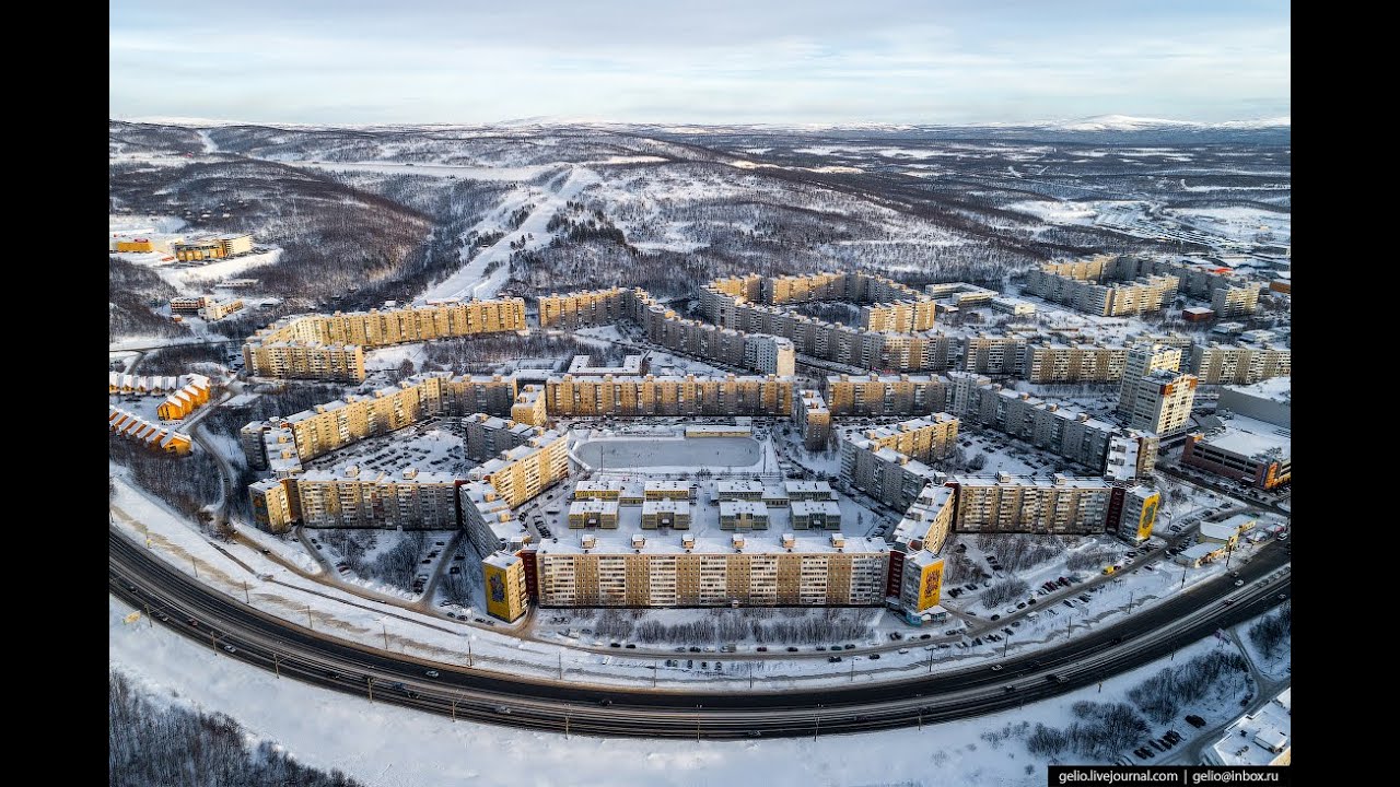 Зато полярный города мурманской области. Мурманск город полярная ночь. Посёлок гаджиево мурманская. Город полярные зори мурманской области. Полярный население 2023.