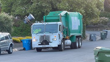 Peterbilt 320 Labrie Automizer - North Bay Corporation 