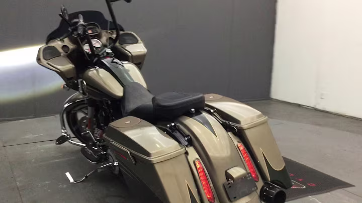 m1042 2013 Harley-Davidson FLTRXSE2 CVO Road Glide Custom