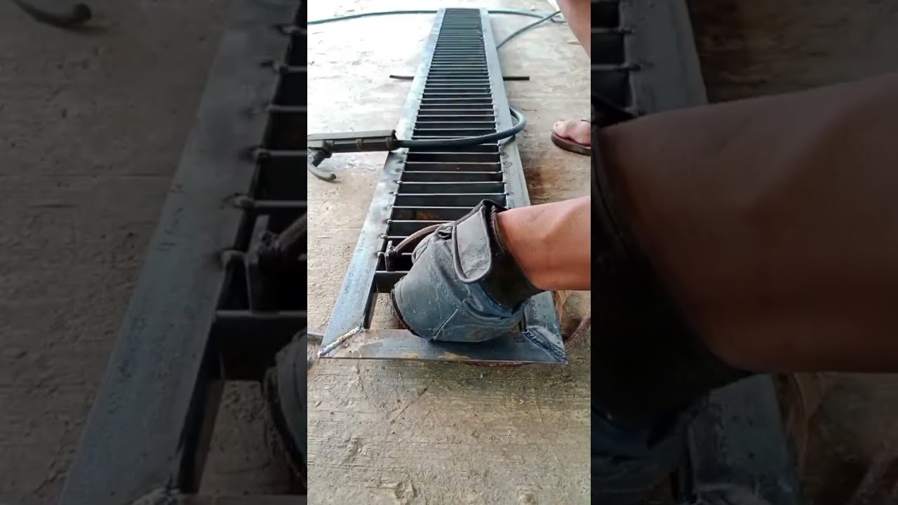 rejilla para desagüe o alcantarilla a base de angulo y solera #alcantarilla #rejas #demostración