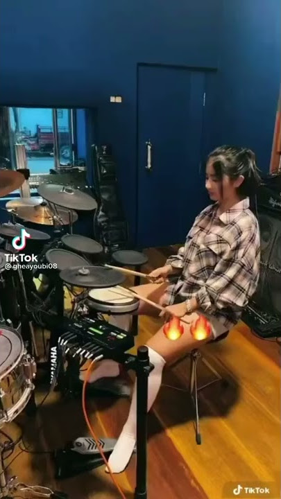 CEWEK CANTIK MAIN DRUM