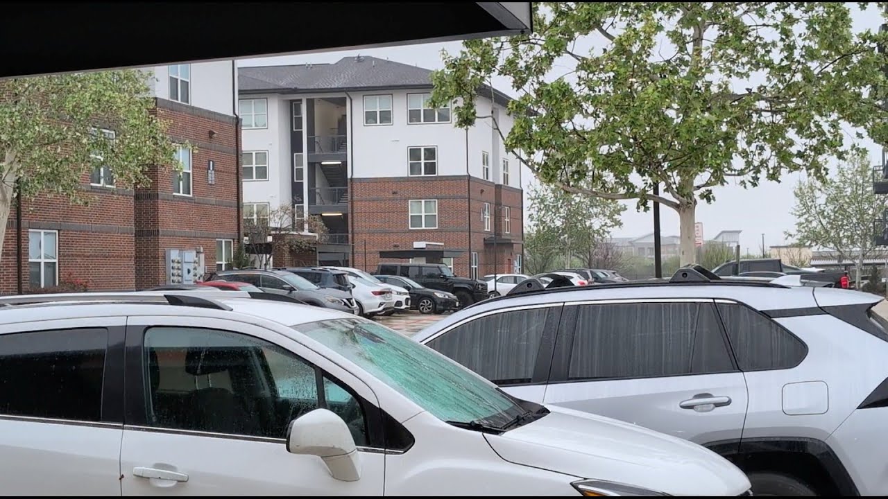 Residents blame broken security gates at NW Side apartment complex for rise in car burglaries