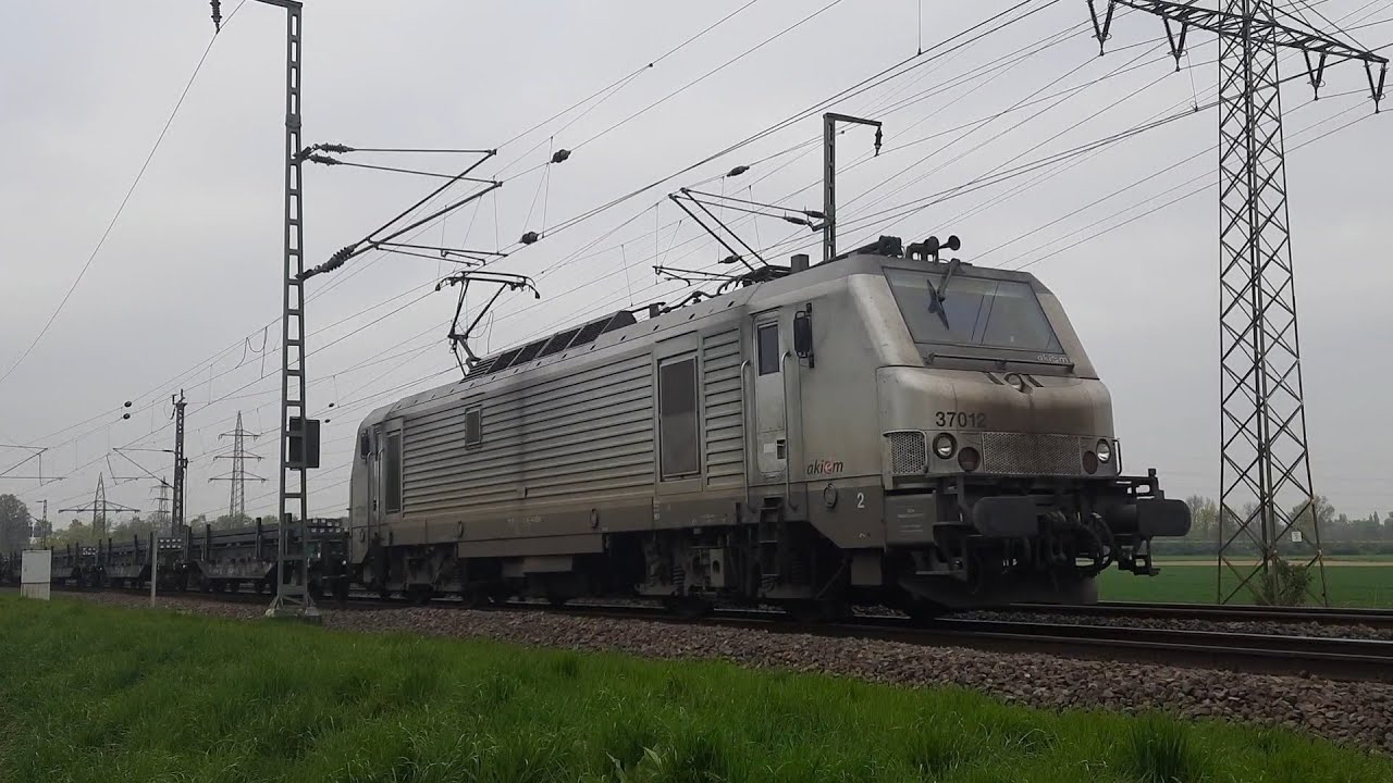 BR 437 ( BB 37000 ) mit Flachwagenzug