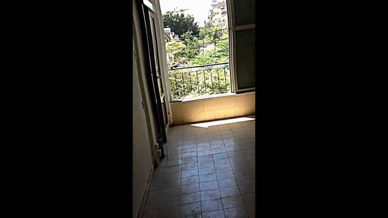 תום הרוש מציג דירה למכירה ברמת גן