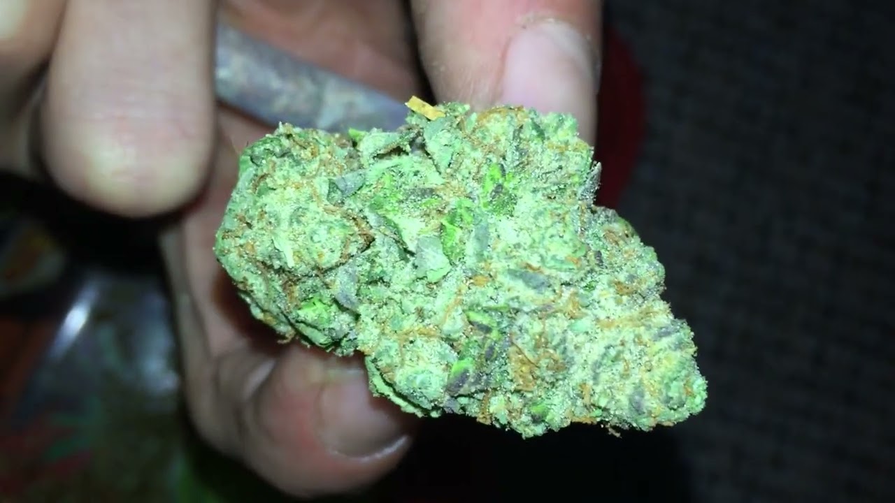 “Z terps but subtle” smoking some unique fire LONDON POUND ZKITTLEZ I give my review on this strain