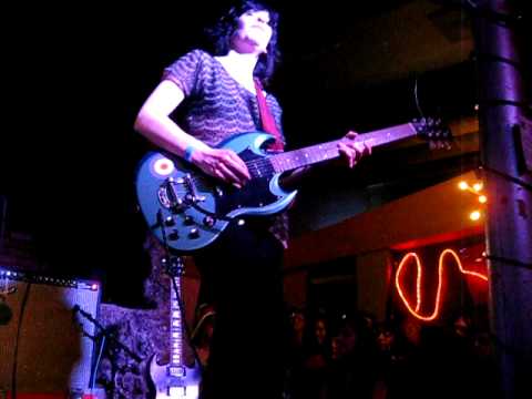 Wild Flag - "Beast of Burden" @ Bottom of the Hill...