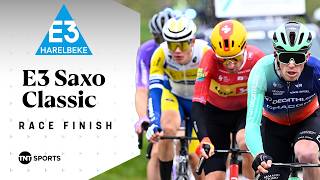 VICTORY THROWN AWAY! 🫨 | 2026 Men's Elite E3 Saxo Classic Final KM's | TNT Sports Cycling screenshot 5