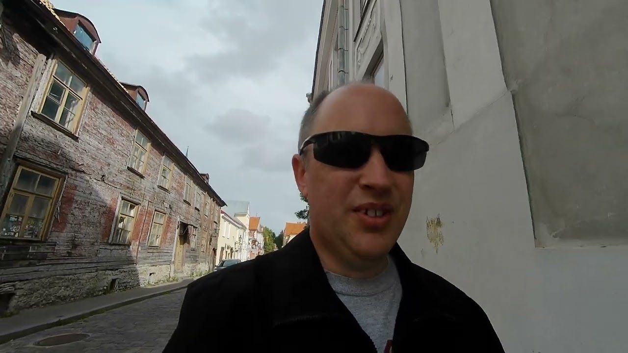 Finding the Walls of Tallinn