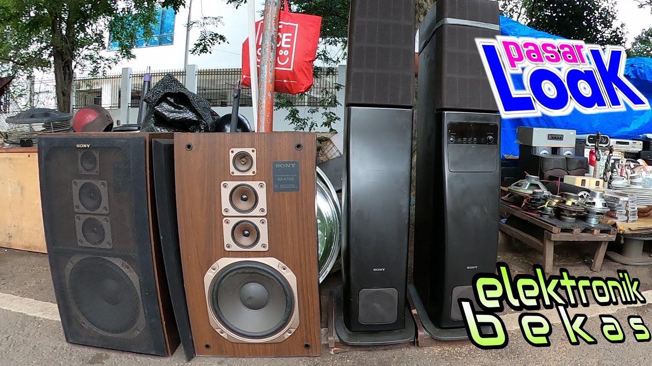 Pasar loak Jatinegara bagian selatan area pinggir kali