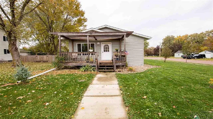 500 N Main Ave, Hartford, SD Presented by Jana Gray.