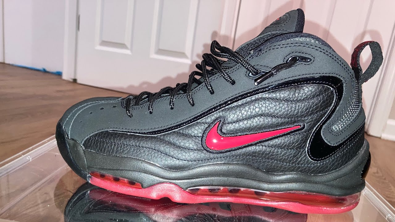 nike air total max uptempo bred on feet