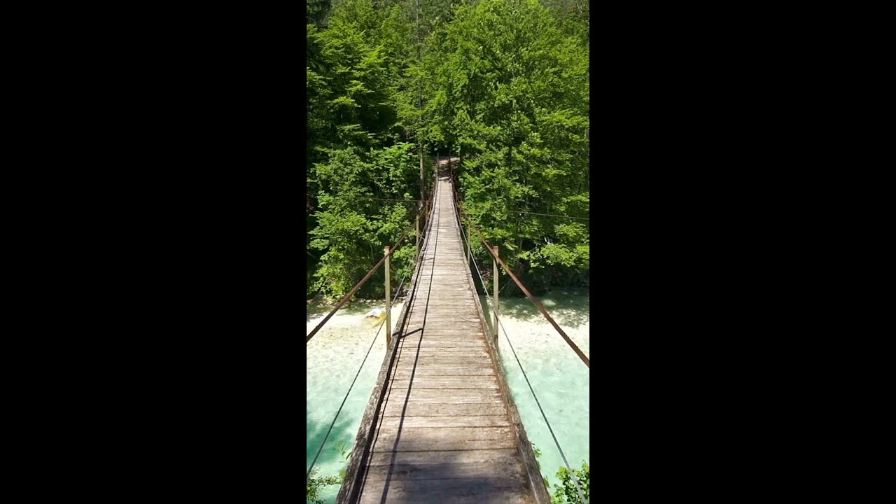 [Video] Walking over a hanging bridge