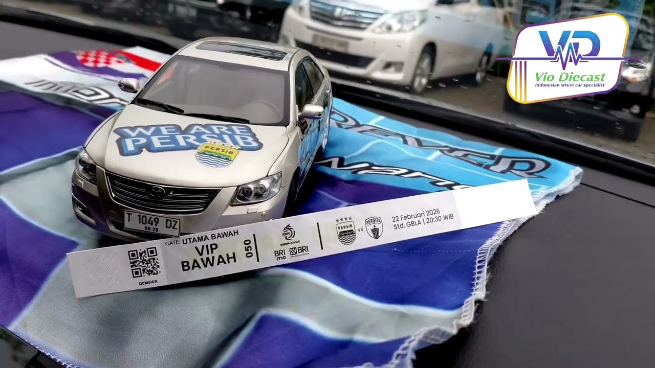 1057_Металлическая модель Toyota Camry в масштабе 1:18_Vio Diecast