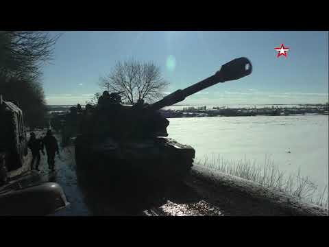 Колонна бронетехники ВС РФ в рамках спецоперации совершает марш по территории Украины