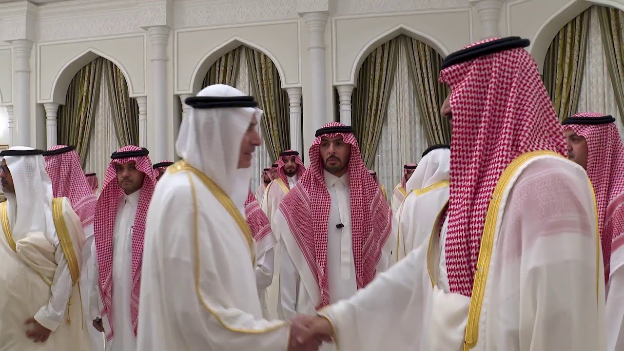 ولي العهد يستقبل في المدينة أصحاب الفضيلة العلماء والمعالي وجمعا من المواطنين