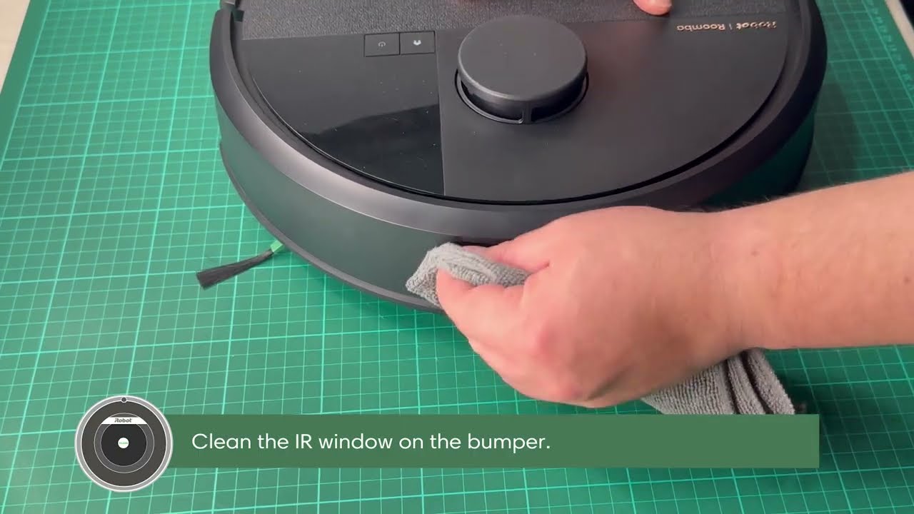 Roomba® Max 700 Series Vac | How to Clean the Charging Contacts