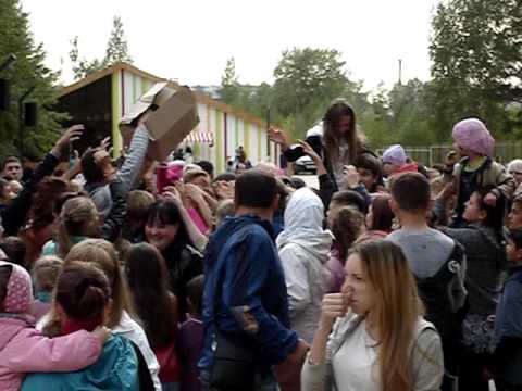 В Татарстане бесплатная раздача мороженого превратилась в зрелище (ВИДЕО)