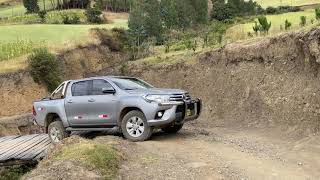 Pasando caminos difíciles con una Hilux||Rutas Mortales 2021