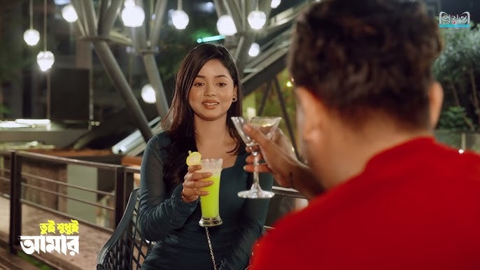 Paget Brewster yalangoch fotosuratlari