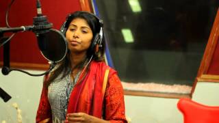 Swapna rani patra from odisha sung "moh moh ke dhaage" the movie "dum
laga haisha" in kolkata studio round. song credits: song: dhaage
(fe...