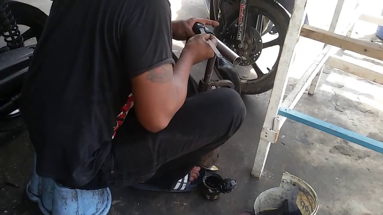 How to patch motorcycle tires leak / cara menambal ban motor bocor