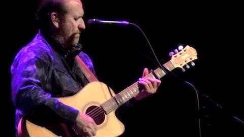 Colin Hay plays "Waiting for my real life to begin"