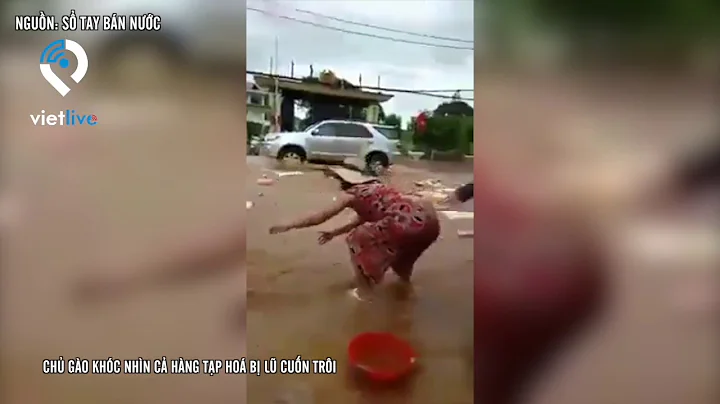 Chủ gào khóc nhìn cả hàng tạp hoá bị lũ cuốn trôi