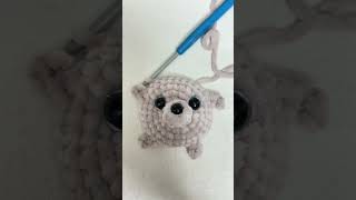 Ёжик из плюшевой пряжи #ёжик #вязаниекрючком #вязанаяигрушка #crochet #crochettoys #hedgehog