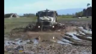 Испытание грузовых автомобилей КРАЗ на бездорожье в грязи