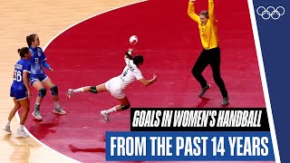 10 minutes of insane goals in women's handball!