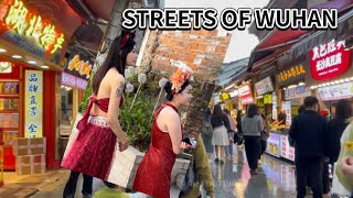戶部巷，美食、美女、美景。Hubu Alley, delicious food, beauties. Streets of Wuhan, China, Saturday, May 4, 2024.