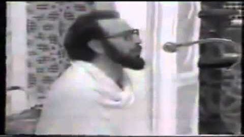 من نوادر شيخ المقارئ محمود خليل الحصري في شبابه بمسجد نمرة بالحج عام 1955 م