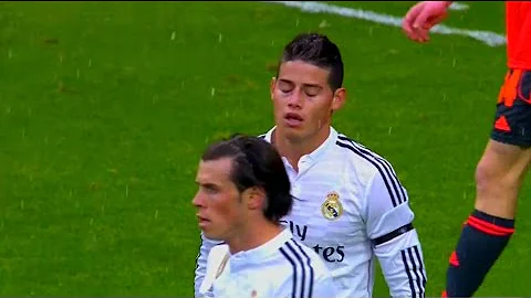 Bale le quita el balon a James y la falla vs Real ...