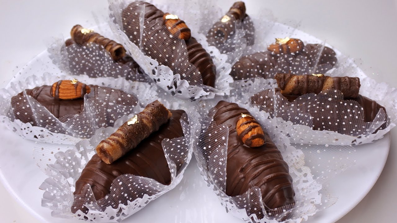 حلوة راقية بالشوكولا محشية بجوز الهند والمربى خفيفة تذوب في الفم - حلويات طبخات ياسمين