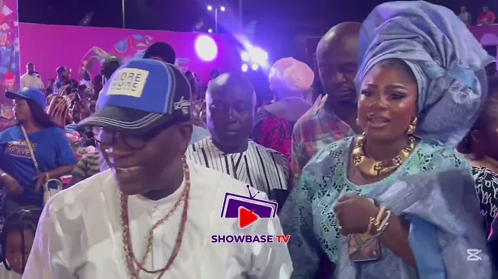 ENIOLA AJAO GREETS K1 DE ULTIMATE AT OWAMBE THIEVES MOVIE PREMIERE