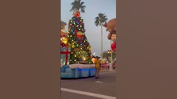 🍌MINIONS 🍌 Holiday Parade 2022 at Univeral Studios Orlando #minions - #christmas